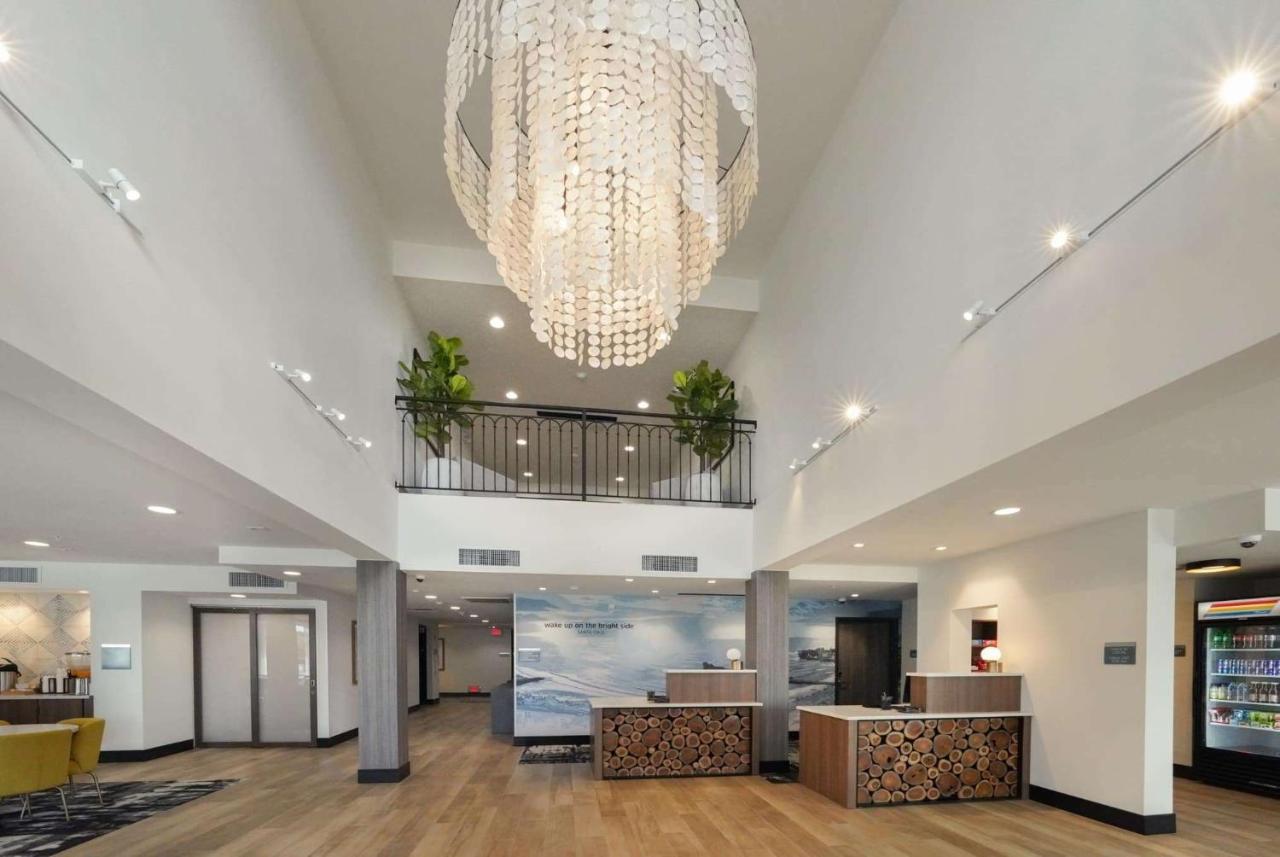 La Quinta Inn & Suites By Wyndham ซานตาครูซ ภายนอก รูปภาพ