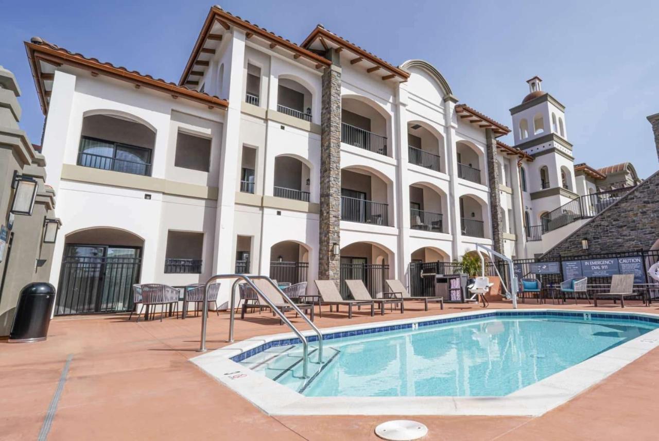 La Quinta Inn & Suites By Wyndham ซานตาครูซ ภายนอก รูปภาพ