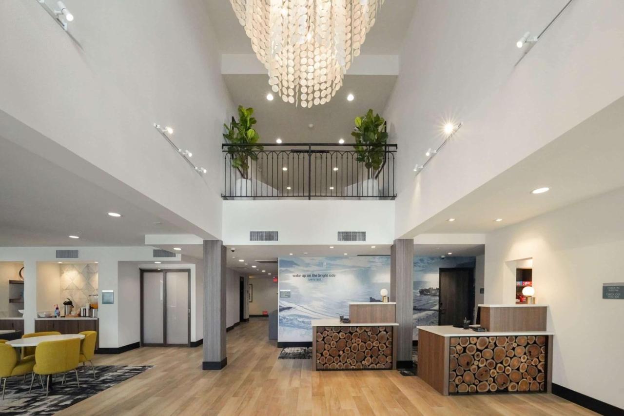 La Quinta Inn & Suites By Wyndham ซานตาครูซ ภายนอก รูปภาพ
