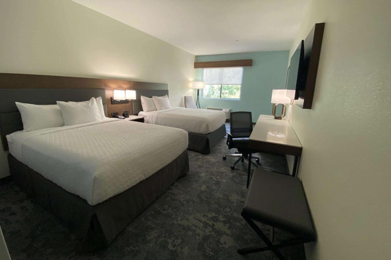 La Quinta Inn & Suites By Wyndham ซานตาครูซ ภายนอก รูปภาพ