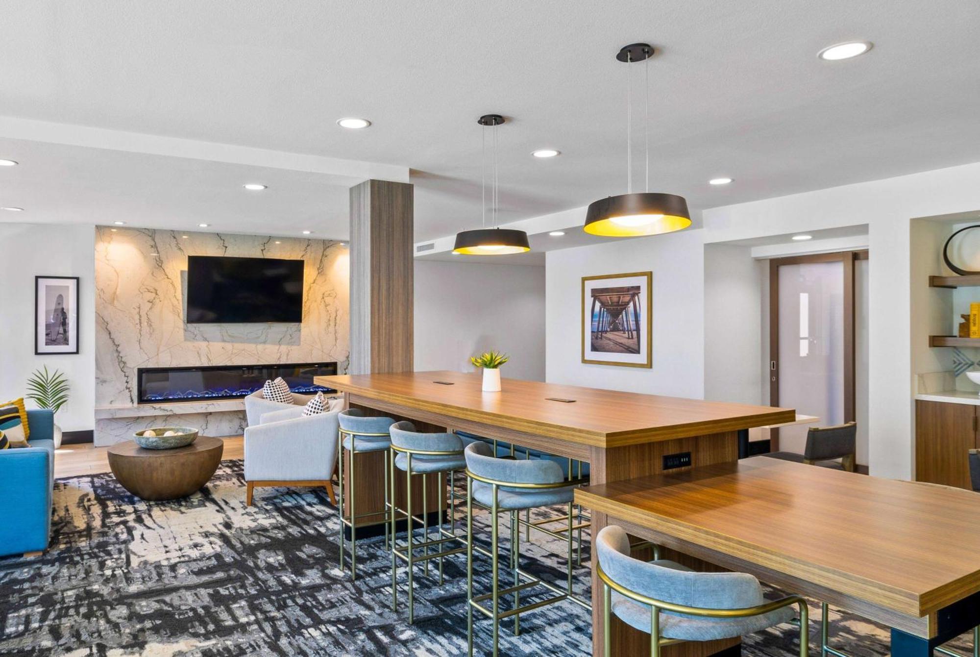 La Quinta Inn & Suites By Wyndham ซานตาครูซ ภายนอก รูปภาพ