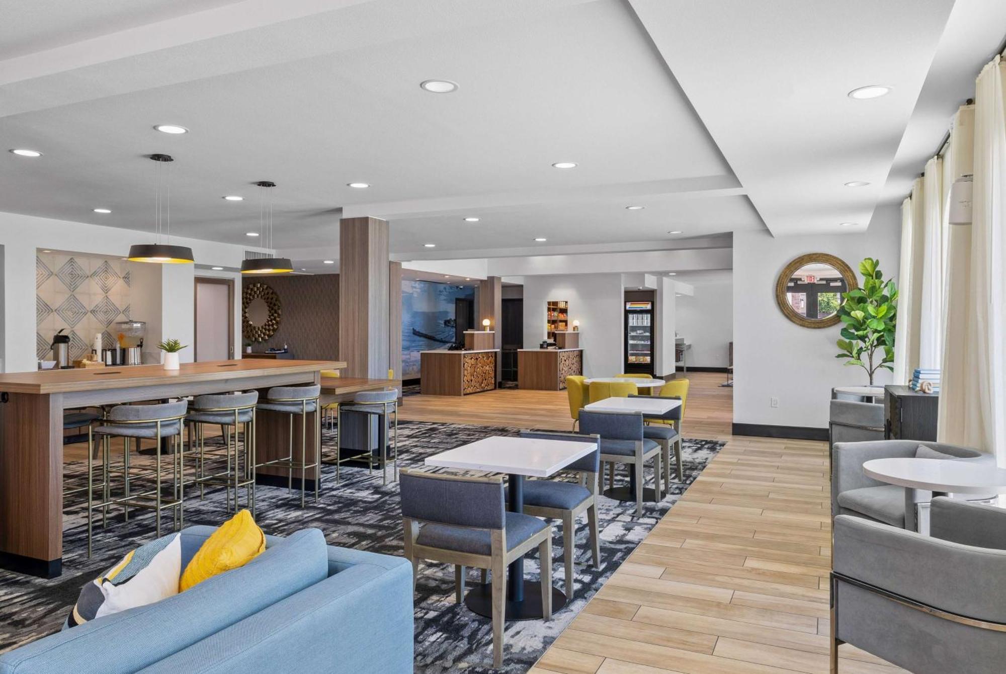 La Quinta Inn & Suites By Wyndham ซานตาครูซ ภายนอก รูปภาพ