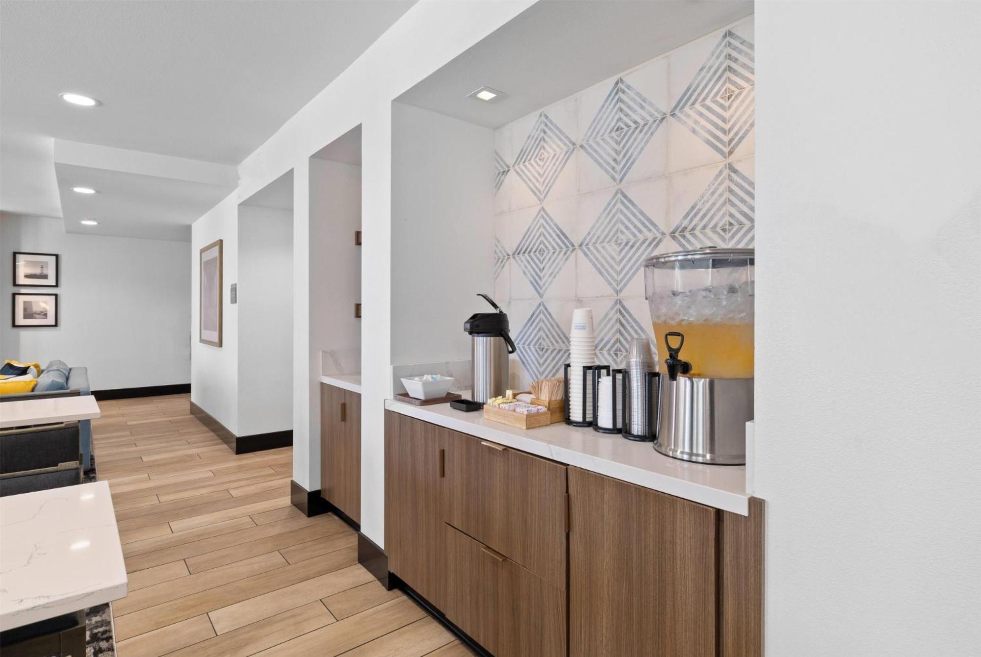 La Quinta Inn & Suites By Wyndham ซานตาครูซ ภายนอก รูปภาพ