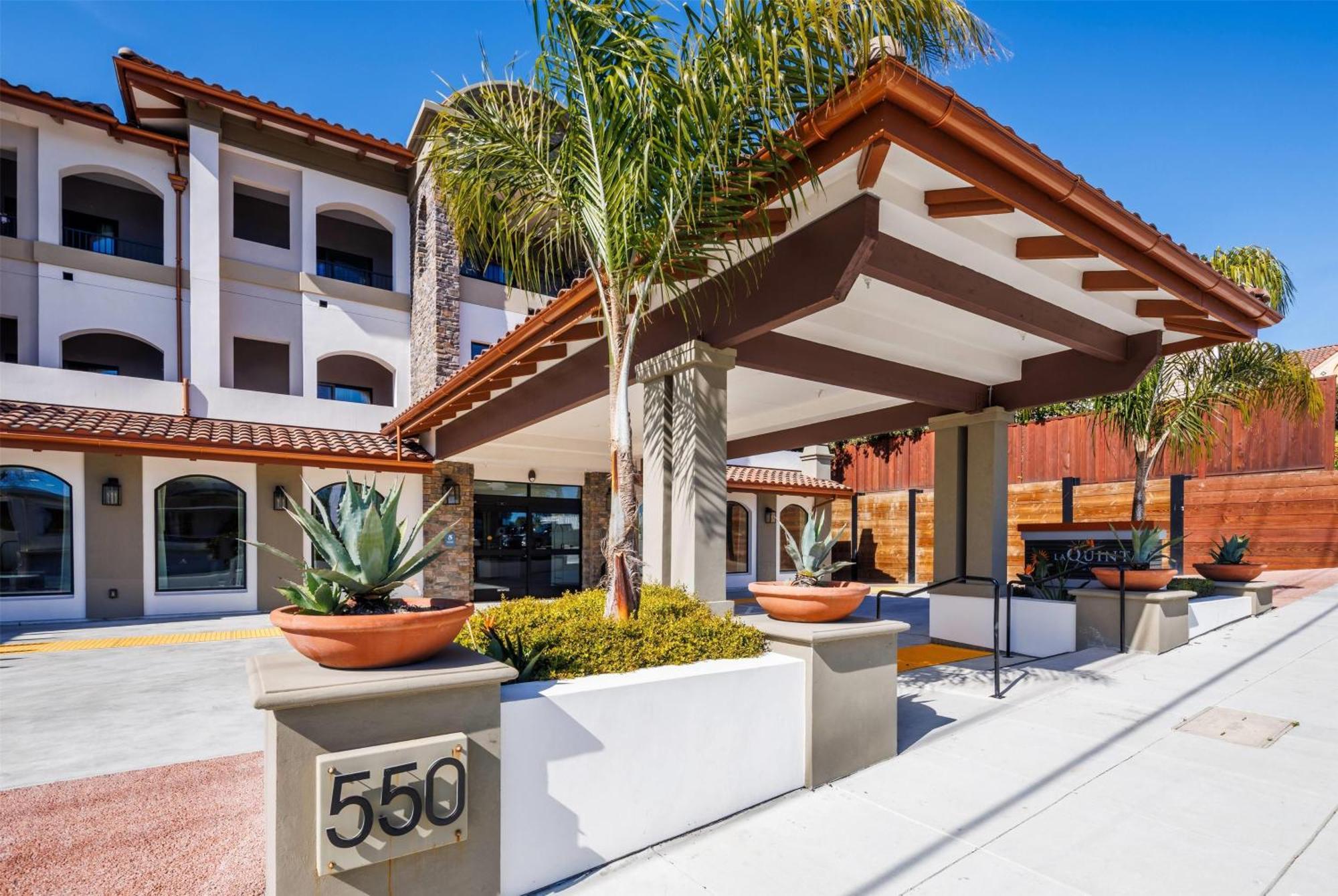 La Quinta Inn & Suites By Wyndham ซานตาครูซ ภายนอก รูปภาพ