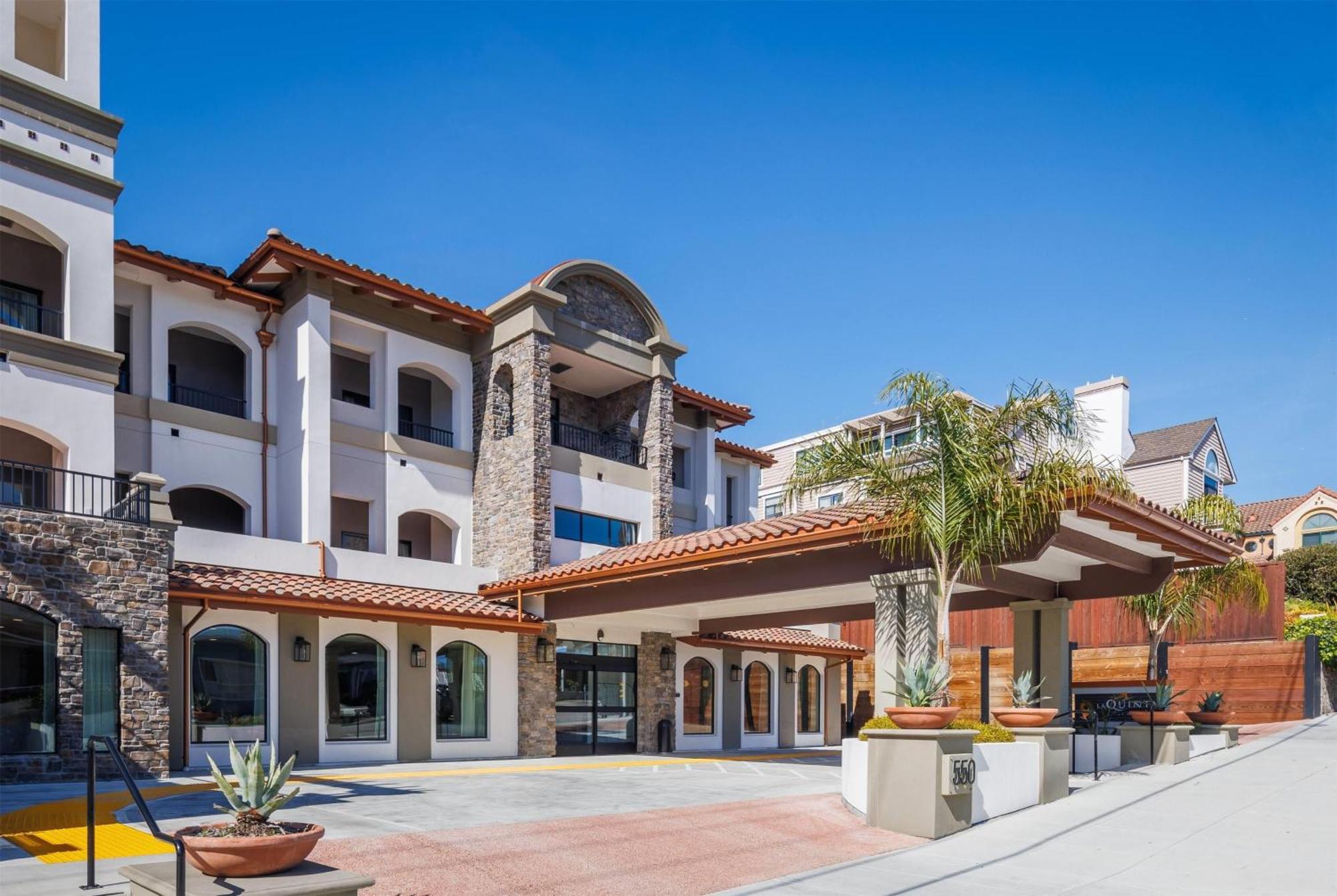 La Quinta Inn & Suites By Wyndham ซานตาครูซ ภายนอก รูปภาพ